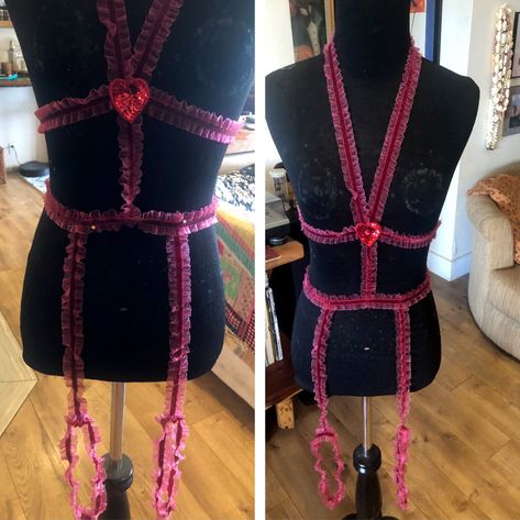 Aloha! Lily O Lei here. Its been a while. I missed you. I have two easy DIY projects that are fun and functional, simple body harness and tray Body Harness Tutorial, Diy Garter Belt, Diy Burlesque, Diy Body Harness, Diy Garter, Garter Harness, Tangle Free Hair, Leg Straps, Body Harness