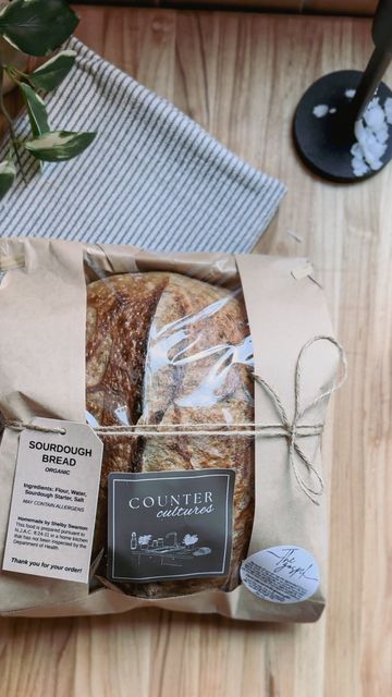 Sourdough Bread Farmers Market, Farmers Market Bakery Display Ideas, Sourdough Packaging Ideas, Bread Display Ideas, Sourdough Bread Packaging, Sourdough Aesthetic, Bread Business, Swedish Bread, Sourdough Ideas