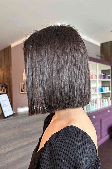 Neck-Length Classic Box Bob Haircut Neck Length Bob, Box Haircut, Box Bob, Straight Hair Cuts, Low Maintenance Hair, Best Short Haircuts, Hair Trend, Hairstyle Look, Bob Hair