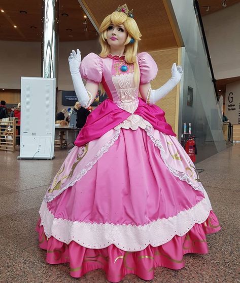 I had an incredible time as Princess Peach at DCC today! It was wonderful being a big pink poof ball for the day 💖💖 Swipe for a detail… Princesa Peach Cosplay, Harmonie Mario, Princess Peach Dress, Princess Peach Costume, Princess Peach Cosplay, Mario Cosplay, Peach Cosplay, Peach Clothes, Peach Costume