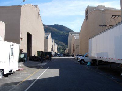 Movie Studio Set, Gangster Pictures, The Scene Aesthetic, Famous Lifestyle, Scene Aesthetic, Movie Studios, Film Life, Hollywood Studio, Los Angeles Travel