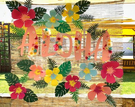 Детелинка on Instagram: “Aloha!  #detelinkart #detelinka #detelinkadecorations #backdrop #flowerbackdrop #alohabackdrop #flowerdecoration #flowers #hawaiianprty…” Aloha Backdrop, Aloha Decor, Hawaiian Decorations, Pastel Classroom, Teacher Appreciation Doors, Hawaiian Beach Party, Ra Themes, Hawaii Theme, Hawaiian Party Theme