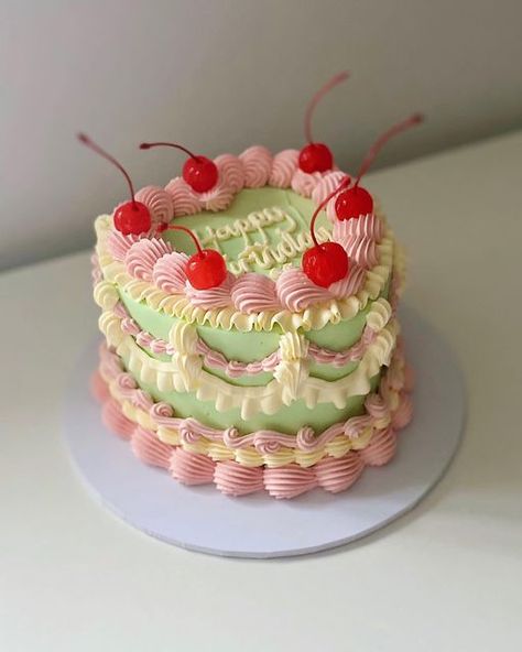 Pink Vintage Cake, Green Birthday Cakes, Pink Birthday Decorations, Happy Cake Day, Vintage Birthday Cakes, 30 Birthday Cake, Green Cake, Pink Birthday Cakes, Cake Day