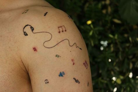 Small Music Tattoos, Music Lover Tattoo, Headphones Tattoo, Small Headphones, The Red Hot Chili Peppers, Le Tattoo, Tattoo On Shoulder, Music Notes Tattoo, Note Tattoo