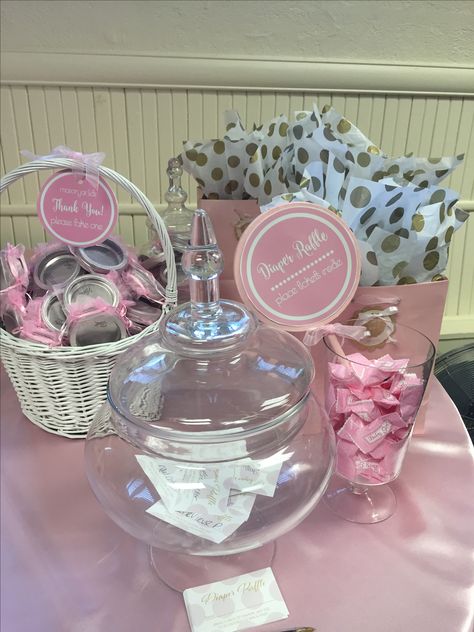 Diaper raffle tickets jar and diaper raffle gifts! pink gold baby shower Diaper Raffle Gifts, Diaper Raffle Prizes Ideas, Raffle Gifts, Baby Shower Prize, Raffle Gift Basket Ideas, Baby Shower Game Prizes, Fall Baby Shower Themes, Pink Gold Baby Shower, Prize Box