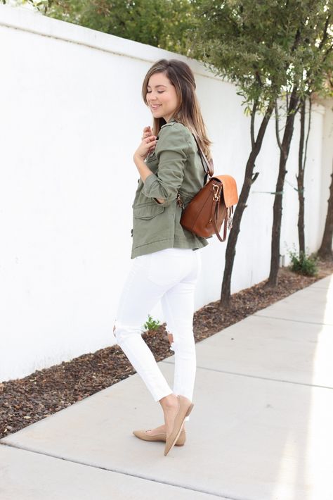 Green Utility Jacket Outfit, Casual Jean Outfits, Olive Green Jacket Outfits, Utility Jacket Outfit, Green Jacket Outfit, Best Fall Outfits, Olive Green Vest, Olive Jacket, Olive Green Jacket