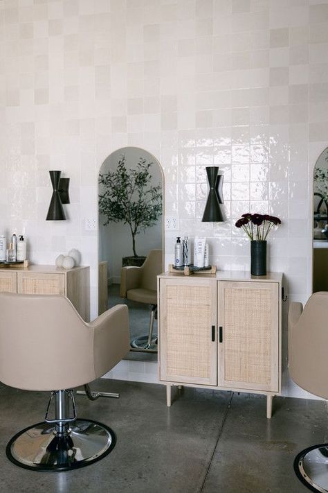 COPPER + MANE SALON | Audrey Scheck Design Minimal Salon Design, Neutral Salon Suite, Minimalist Salon Suite, Salon Suite Aesthetic, Hairstylist Station Ideas, Coastal Salon, Hair Station Ideas, Shampoo Area In Salon, Salon Station Decor