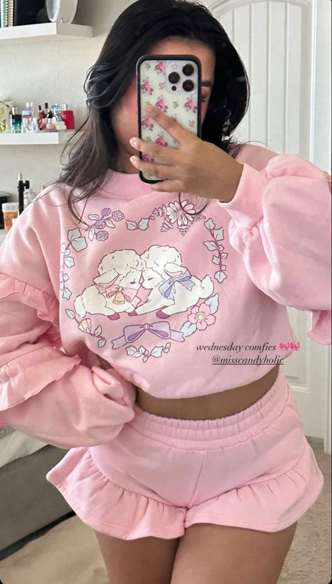 Kawaii Aesthetic Outfits, Aesthetic Outfits Plus Size, Coquette Aesthetic Pink, 80s Inspired Outfits, Plus Size Kawaii, Kawaii Outfit Ideas, Trendy Date Night Outfit, Soft Girl Outfits, Coquette Girl