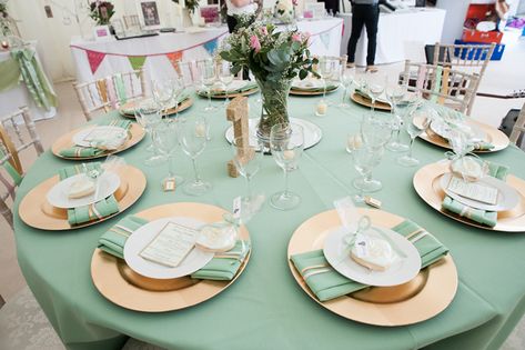 I like that color for table clothes Mint Gold Weddings, Wedding Table Cloth, Mint Decor, Gold Table Runners, Wedding Mint Green, Blush Wedding Flowers, Mint Wedding, Ceremony Programs, Gold Table