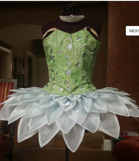 Pale green flower tutu by A. Jolan Ballet Tinkerbell Ballet Costume, Tinker Bell Ballet Costume, Tinkerbell Dance Costume, Costume Fleur, Bell Costume, Pan Movie, Fairy Dance, Costume Carnaval, Green Tutu