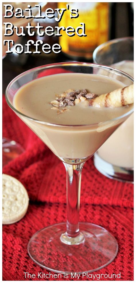 Bailey's Buttered Toffee Cocktail ~ A super tasty combination of Bailey's Irish Cream & other liquors that truly does taste like toffee! A perfect after-dinner or drink-for-dessert treat. #happyhour #cocktails #toffeecocktail #Kahlua #BaileysIrishcream www.thekitchenismyplayground.com Heath Toffee, Butter Toffee, Liquor Drinks, Christmas Cocktail, Toffee Bits, Boozy Drinks, Mixed Drinks Recipes, Martini Recipes, Cocktail Desserts