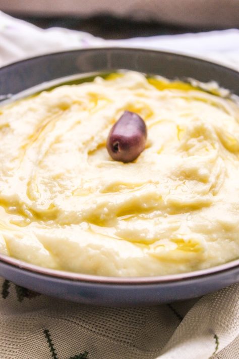 Skordalia Recipe, Greek Dip, Greek Appetizers, Greek Cooking, Greek Dishes, Potato Recipe, Foodie Friends, Middle Eastern Recipes, World Recipes