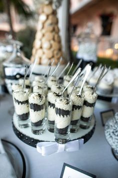 Wedding Rehearsal Dinner Dessert Ideas, Rehearsal Dinner Dessert Ideas, Wedding Desserts Ideas, White Dessert Tables, Black And White Wedding Theme, White Desserts, Desserts Ideas, Dessert Bar Wedding, Impressive Desserts