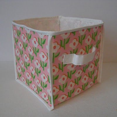 Collapsable storage cubes tutorial. Diy Cube Storage, Fabric Storage Cubes, Fabric Storage Boxes, Storage Cube, Úložný Box, Fabric Boxes, Sewing Rooms, Fabric Bins, Fabric Baskets