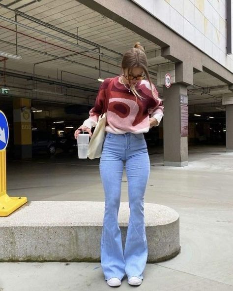 High Waist Loose Pants, Cold Outfit, Flare Jeans Outfit, Fashion Dream Job, Soft Jeans, Casual Day Outfits, Causual Outfits, Women's Sports, Friend Outfits