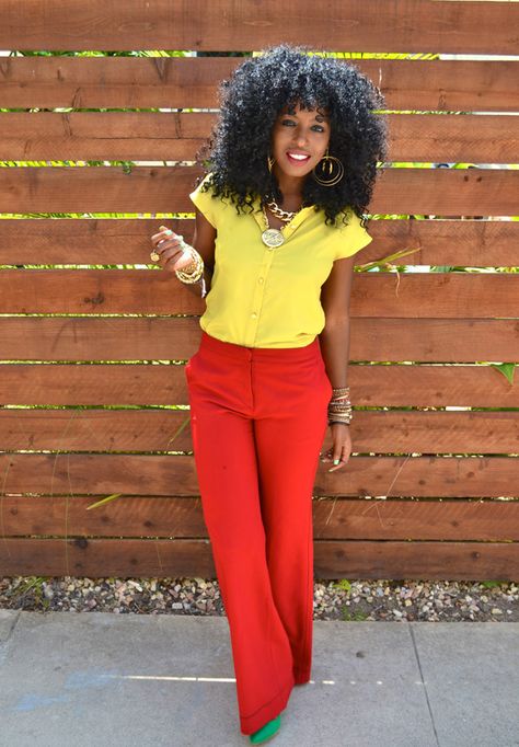 . Style Pantry, Mode Tips, Spring Work, Color Blocking Outfits, Wideleg Pants, Moda Chic, Yellow Shirt, Classy Casual, Red Pants