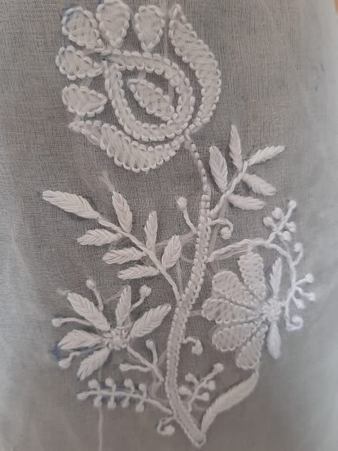 Chikankari Embroidery Motifs Pattern, Crewel Embroidery Patterns, Embroidery Stitches Beginner, Simple Hand Embroidery Patterns, Diy Embroidery Patterns, Handmade Embroidery Designs, Embroidery Videos, Hand Work Embroidery, Creative Embroidery