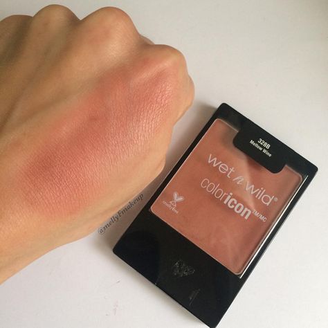 Wet n Wild Color Icon Blush in Mellow Wine. Follow my instagram @mellyfmakeup for more! Wet N Wild Blush, Makeup Aesthetics, Glam Team, Hourglass Makeup, Drugstore Products, Day Makeup Looks, Makeup Board, Makeup Blush, Makeup Swatches