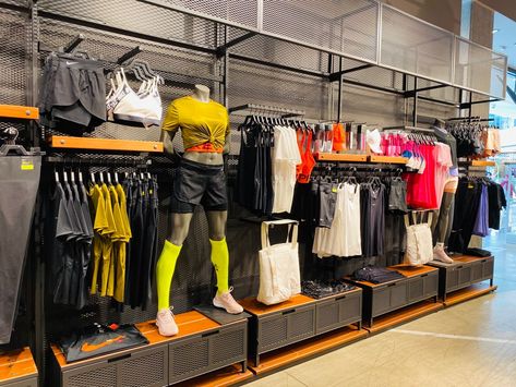 Bridal Boutique Interior, Sportswear Store, Clothing Store Displays, Fitness Boutique, Clothing Store Design, Visual Merchandising Displays, Retail Store Interior, Boutique Display, Store Layout