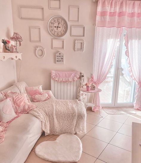 Coquette Rooms, Strawberry Room, Rooms Decoration, Desain Pantry, Tout Rose, Pink Room Decor, Pink Living Room, Cute Bedroom Ideas, Cute Room Ideas