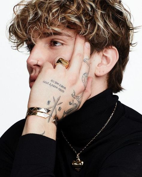 † on Instagram: "❤️‍🔥@prada Eternal Gold the first #PradaFineJewelry collection made from 100% recycled gold (📸: @leighkeily )" Alessio Falcone, Come Back To Me, Vinnie Hacker, Come Back, Fine Jewelry, Tattoos