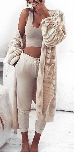 My “let’s stay home and get cozy” look.  #cozyoutfits #comfyoutfit #oversizedsweater #workfromhome #outfitinspo #athleisure Monochromatic Outfit, Sweatpants Outfit, Chique Outfits, Pastel Outfit, Looks Party, Lazy Day Outfits, Top Outfit, Saint John, Womens Clothes