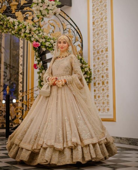 Walima Hijab Bride, Nikah Dress Pakistani Brides, Desi Hijabi Bride, Hijabi Desi Bride, Muslim Wedding Dresses Indian, Hijab Bride Pakistani, Hijabi Bride Pakistani, Nikkah Dress Pakistani, Muslim Brides Indian