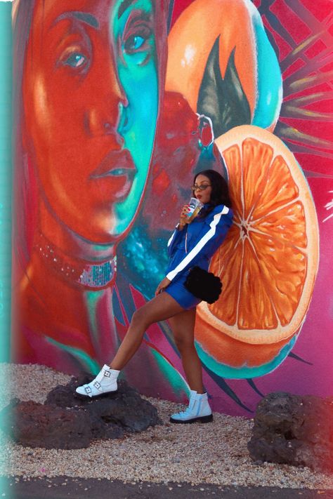 Looking for reccomendations in Arizona? Look no further! Aiesha Beasley is your Arizona Bestie to finding the coolest and most unique places in and around the valley. #travel #arizona #podcast #aieshabeasley #welcometoarizonaplaces #coolplaces #scottsdale #tempe #gilbert #chandler #glendale #phoenix Photoshoots Outside, Blue Monochrome Outfit, Beyonce Wall Art, Arizona Photoshoot, Aesthetic Photoshoots, Aesthetic Arizona, Spring Photoshoot Ideas, Museum Photoshoot, Arizona Aesthetic