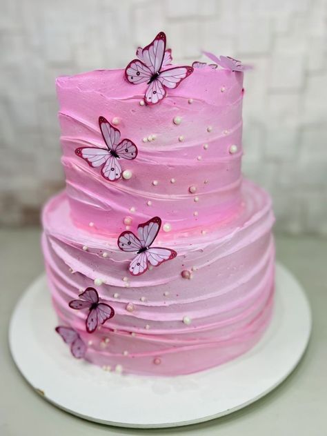 Two Tiered Butterfly Cake, Butterfly Tiered Cake, Birthday Cake Ideas For 11 Year Girl, Birthday Cakes For 11 Year Girl, 15th Birthday Cake Ideas Girl, Purple Floral Cake, Floral Cake Ideas, Graduation Cake Ideas, Debut Cake