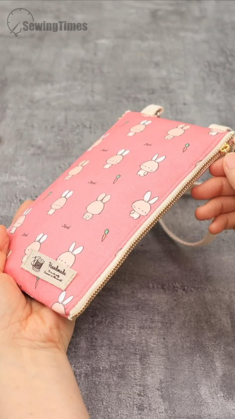 DIY Coin Purse & Phone Purse with Both sides Zippers How To Make Coin Purse, Sew Phone Pouch, Mobile Bag Handmade, Diy Pouch Bag Tutorial, Diy Change Purse, Phone Pouch Diy Sewing, Coin Pouch Diy, Coin Bag Diy, Hand Bag Tutorial