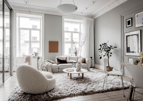 Scandinavian Tv Wall, Scandi Living, Swedish Apartment, Scandinavian Apartment, Vintage Dining Table, White Carpet, Dining Table Black, Beautiful Apartments, Living And Dining Room