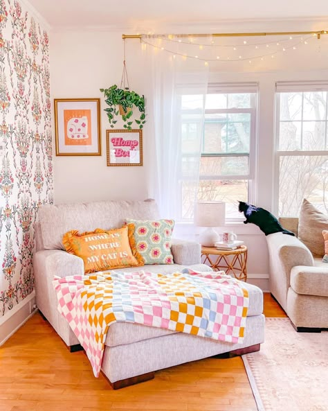 Colorful Home Inspiration, Lauren Loveless Apartment, Colorful Home Aesthetic, Fun Living Room Ideas, Spare Room Ideas Multi Purpose, Colorful Room Ideas, Colorful Apartment Aesthetic, Colorful Minimalist Home, Cheerful Bedroom