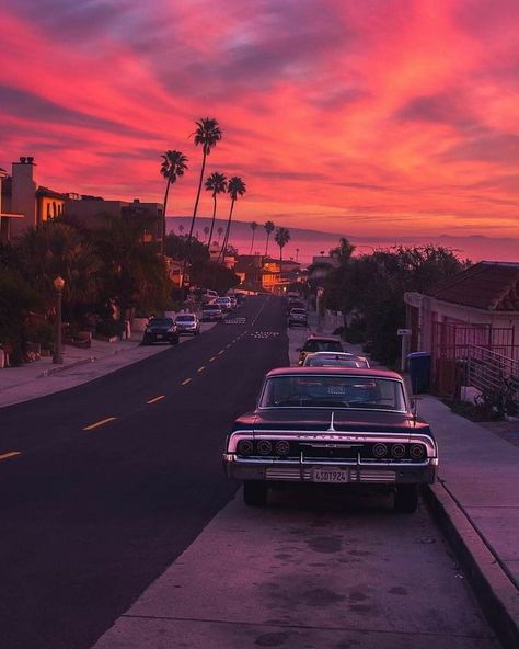 Sunset, Los Angles, California - 9GAG Wallpaper Estetika, Purple Sunset, California Photos, Los Angles, Sky Sunset, Picture Collage Wall, Sunset Wallpaper, Sun Goes Down, Old Car