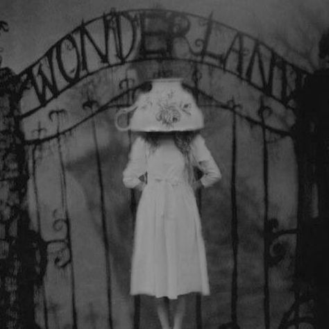 Welcome To Wonderland, Dark Alice In Wonderland, Alice In Wonderland Aesthetic, Creepy Core, To Wonderland, Alice Liddell, Alice Madness Returns, Alice Madness, Dreamcore Weirdcore