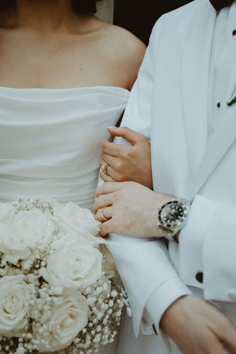 Close up shot of bride and groom arm in arm with a beautiful yet simple white wedding bouquet in hand. Discover more outdoor wedding ideas, outdoor wedding aesthetic, and outdoor wedding ceremony inspiration! Book Ruzin for your Georgia wedding photos at ruzincunningham.com! Bouquet Wedding Photos, Wedding Bouquet Pictures, Wedding Photography Close Up, Wedding Photography Close Up Shots, Bridesmaid Bouquet Photos, Wedding Photography Bouquet, Wedding Ceremony Shots, Outdoor Wedding Aesthetic, Bush Wedding Photos