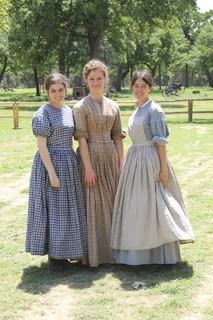 Prarie Core, Trek Outfits, Uplifting Images, Pioneer Clothing, Fashion Cottagecore, Pioneer Dress, Old Fashion Dresses, Look Rock, Period Outfit