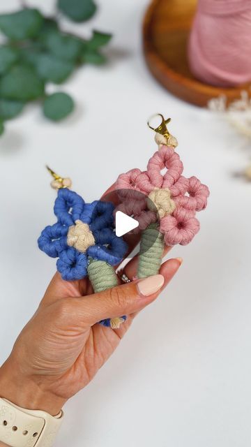 🌸Bochiknot on Instagram: "DIY Flower 🌸 Keychain 

Summer may almost be over but you can still add some handmade blooms into your everyday essentials!

Here is a quickly sped up tutorial for a cute flower keychain charm. For the slower step by step version, please visit Bochiknot’s YouTube channel (linked in bio) 🥰" Macrame Keychain Diy, Hanging Diy, Flower Keychain, Macrame Wall Hanging Diy, Macrame Keychain, Keychain Charm, Wall Hanging Diy, Instagram Diy, Cute Flower