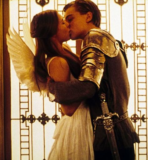 Leonardo Dicaprio Romeo, Costume Chevalier, Titanic Leonardo Dicaprio, Juliet 1996, Romeo Juliet 1996, Western Spaghetti, Does Your Mother Know, Dax Shepard, Baz Luhrmann