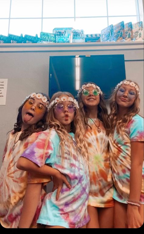 70 Spirit Week Outfit, Simple Preppy Halloween Costumes, Tie Dye Theme Football Game, Happy Halloween Costumes, Tie Dye Day Spirit Week, Costume Idea For 4 Friends, Preppy Group Costumes, Hippy Costume Halloween, 70s Outfits Spirit Week