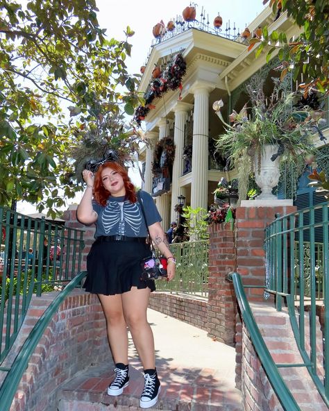 💀🖤🦴 📸 @lifeisfullofcurves #disneyoutfit #midsizefashion #disneybound #disneyears #disneyland #fashioninspo #disneyinsta #curvyfashion #girlswithtattoos #disneyootd #disneyoutfitinspo #nightmarebeforechristmas Disneyland Plus Size Outfit, Disney Park Outfits, Disney Park Outfit, Disneybound Outfits, Goth Disney, Plus Size Goth, Disneyland Outfits, Mid Size Fashion, Plus Size Outfit