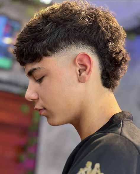 French Crop Top Haircut Men, Hair Types Men, Taper Fade Short Hair, Fade Haircut Curly Hair, Mullet Fade, Curly Hair Fade, Men Haircut Curly Hair, Taper Fade Haircut, Mens Hairstyles Thick Hair