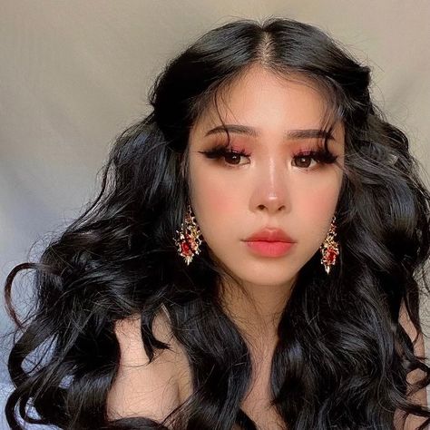 Nica Phan on Instagram: “Had a matching crown but forgot to bring it 😭 using @mavenbeauty! MavenBeautyPartner. #ad Products used: Nova eyeshadow palette Define…” Pink Egirl Makeup, Valentines Makeup Simple, Filipino Makeup, Makeup Egirl, Romantic Makeup, Light Makeup Looks, Day Makeup Looks, Dance Makeup, Valentines Day Makeup