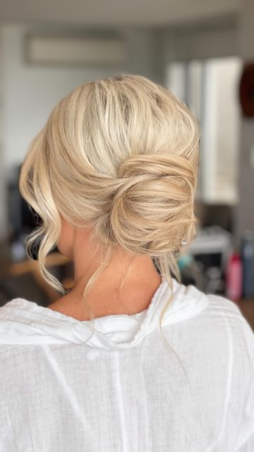 Yvana Sanders NZ Hairstylist & Educator on Instagram: "Dannielle 🔥 Loved all the details Dannielle chose for her wedding. Obsessed with her dress and her modern textured updo she chose 😍 Would you like a tutorial on how I created this updo? Lemme know 👇🏼 Created using @kykhaircare @moroccanoil_au @nakhair Makeup by @gabriellehoughtonmua #modernbride #nzbride #nzweddings #taurangaweddings #lowbun #bridalbun #lowbunhairstyle #lowbuntutorial #hairtutorials #updotutorial #weddinghairinspo #br Low Bridal Bun, Low Bun Tutorials, Textured Updo, Boho Updo, Bridal Bun, Low Bun Hairstyles, Updo Tutorial, Obsessed With Her, Bridal Inspo