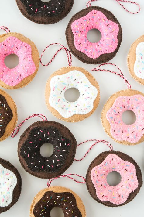 Hand-Sewn Donut Ornaments Felt Donut Ornament, Donut Ornament, Diy Donut, Diy Donuts, Baby Mobil, Donut Pattern, Diy Christmas Ornaments Easy, Candy Ornaments, Candy Christmas Decorations