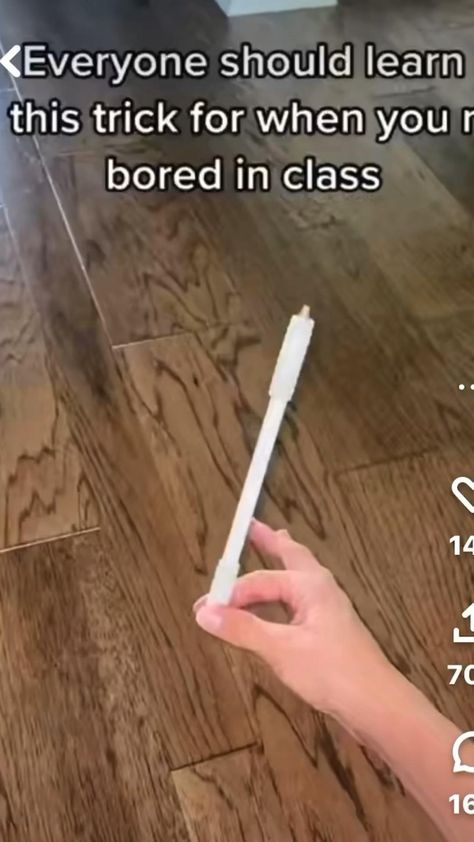 Pen Skills, Pen Tricks, Studie Hacks, Hand Tricks, Bored In Class, Idee Babyshower, What To Do When Bored, Things To Do When Bored, Teen Life Hacks