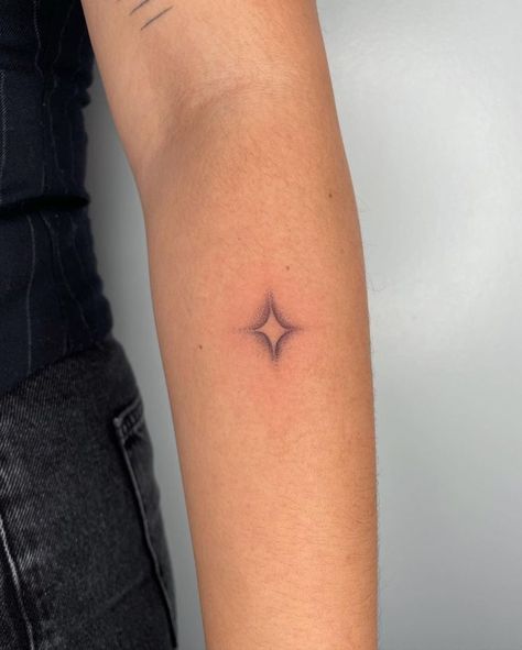 Aesthetic Tattoo Ideas, Unique Tattoo Ideas, Stamp Tattoo, 20 Aesthetic, Handpoke Tattoo, Text Tattoo, Hand Poked Tattoo, Star Tattoo, Stylist Tattoos