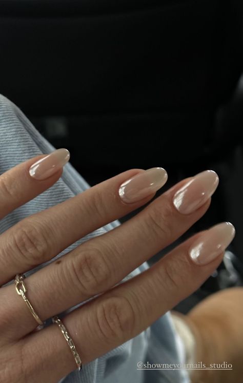 Chic Birthday Nails, Emrata Nails, Basic Elegant Nails, Neutral Fancy Nails, Glazed Donut Almond Nails, Neutral Vacation Nails Almond, Summer Clean Nails, Soft Gold Nails, Convocation Nails