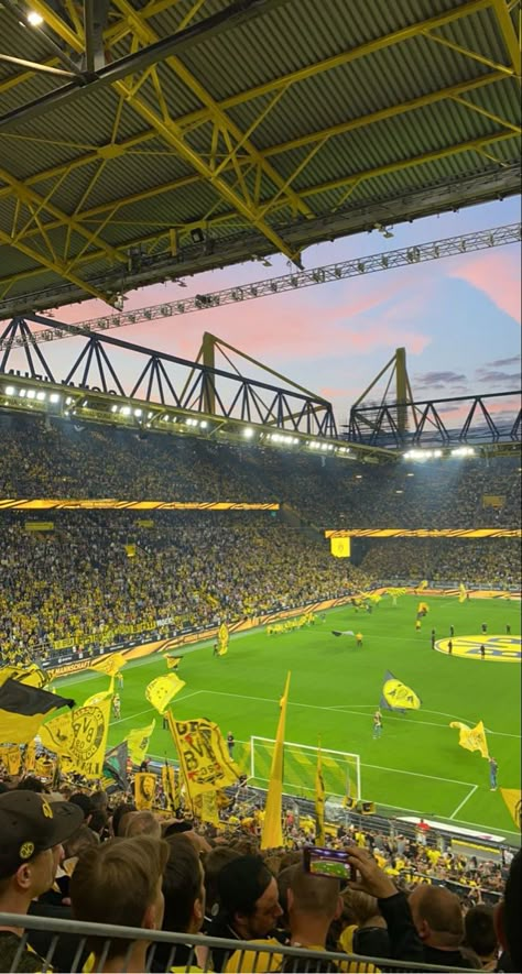 Dortmund Aesthetic, Dortmund Stadium, Bvb Wallpaper, Fb Wallpaper, Stadium Wallpaper, Etihad Stadium, Iphone Wallpaper Classy, Christmas In Europe, Vision Board Pictures