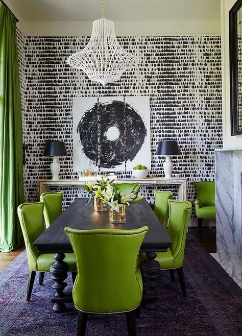 Mesmerizing blend of traditional and modern in Nashville Black And White Dining Room, Green Chairs, Green Dining Room, Geek Decor, White Dining Room, Green Decor, Green Rooms, Black Table, Dining Room Walls