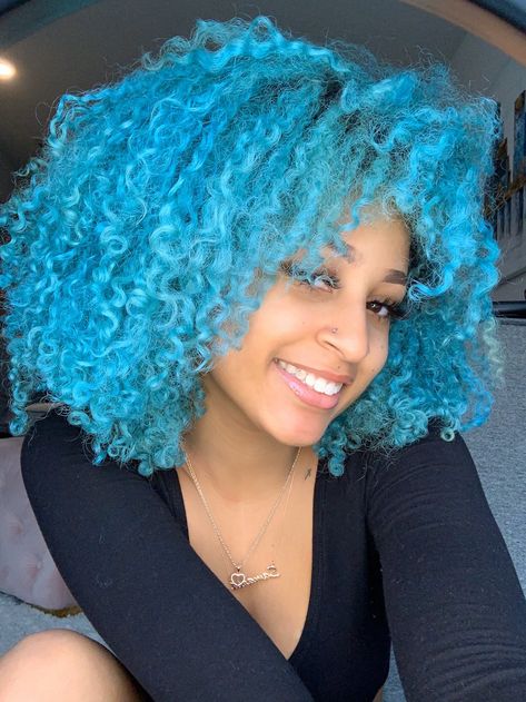 Purple Natural Hair, Blue Natural Hair, Dyed Curly Hair, Light Blue Hair, Curly Crochet Hair Styles, Cute Hair Colors, Teal Hair, Dyed Hair Inspiration, Dyed Natural Hair